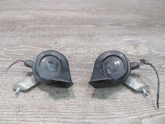 01-06 BMW E46 330CI Set of 2 High & Low Tone Note Pitch Horn Signal OEM