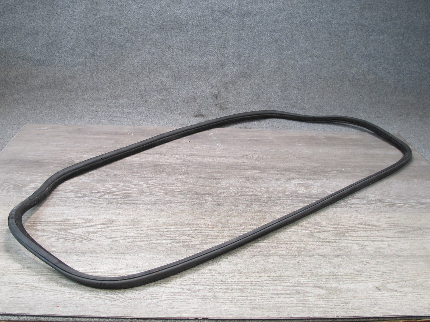 01-06 BMW E46 330ci Convertible Rear Trunk Lid Weatherstrip Rubber Seal OEM