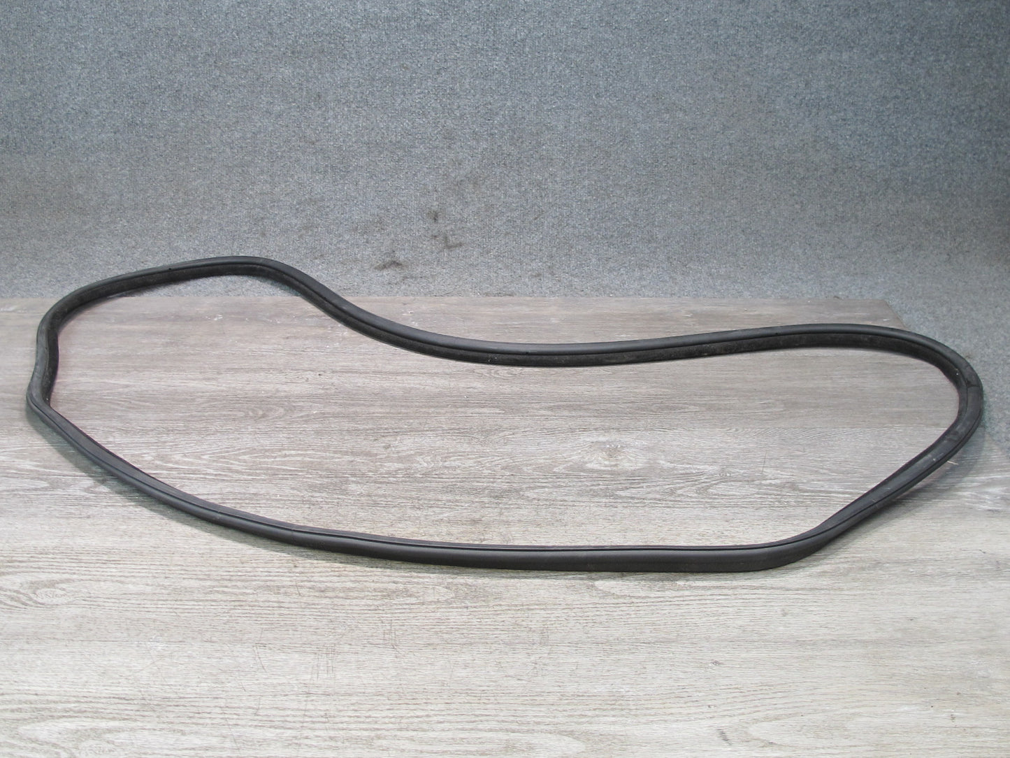 01-06 BMW E46 330ci Convertible Rear Trunk Lid Weatherstrip Rubber Seal OEM
