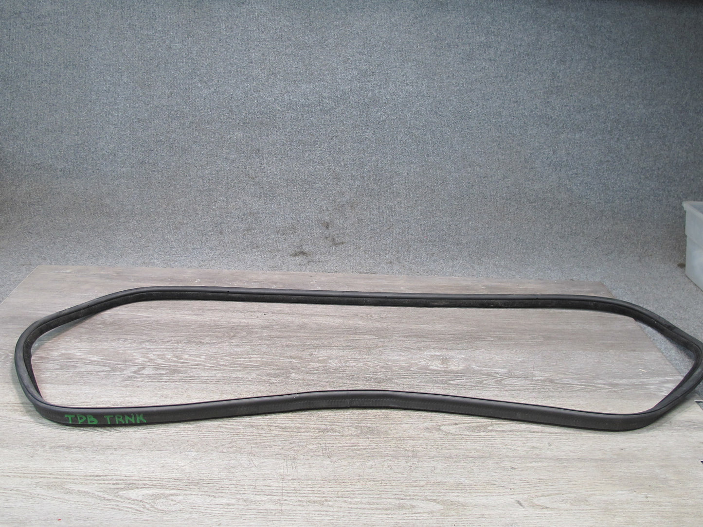 01-06 BMW E46 330ci Convertible Rear Trunk Lid Weatherstrip Rubber Seal OEM