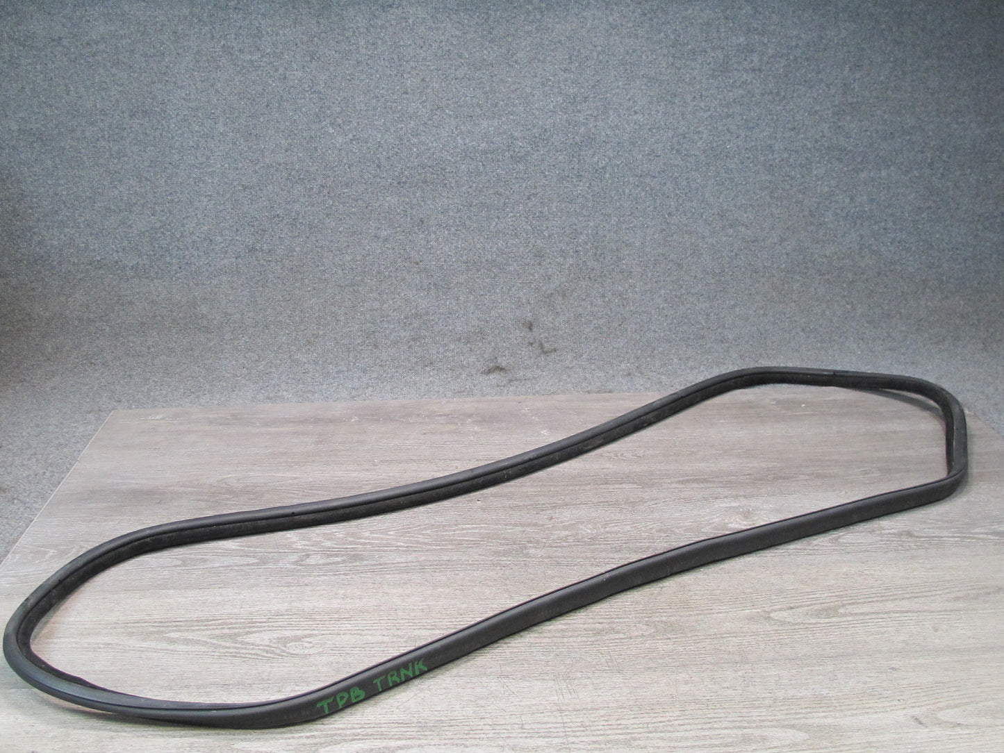 01-06 BMW E46 330ci Convertible Rear Trunk Lid Weatherstrip Rubber Seal OEM