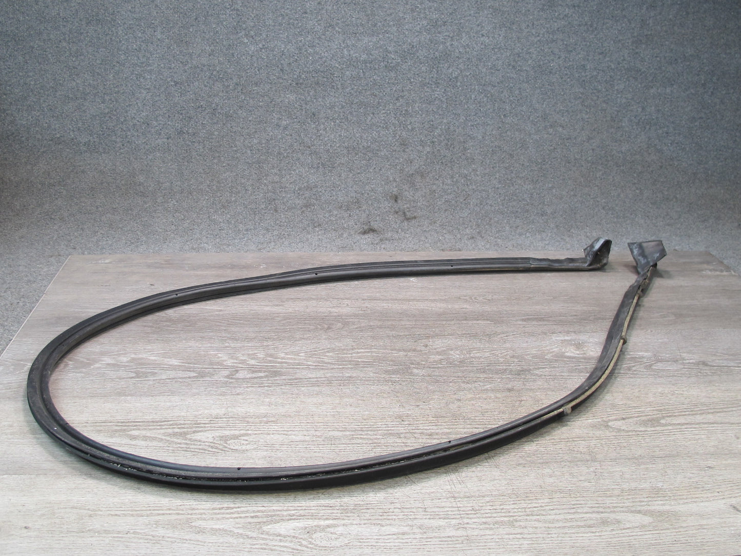01-06 BMW E46 330ci Convertible Rear Roof Flap Weatherstrip Rubber Seal OEM