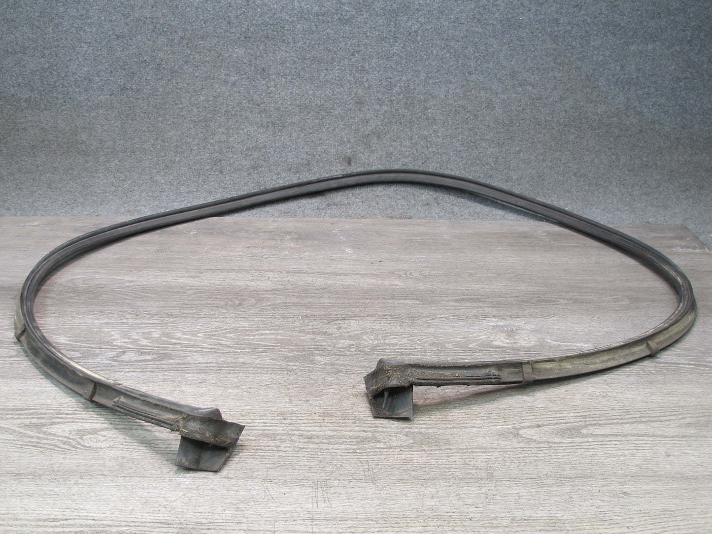 01-06 BMW E46 330ci Convertible Rear Roof Flap Weatherstrip Rubber Seal OEM