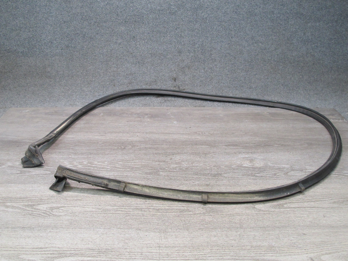 01-06 BMW E46 330ci Convertible Rear Roof Flap Weatherstrip Rubber Seal OEM