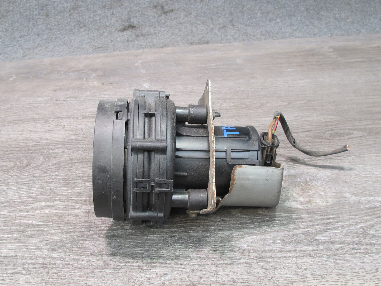 01-06 BMW E46 330ci Secondary Air Injection Smog Pump OEM