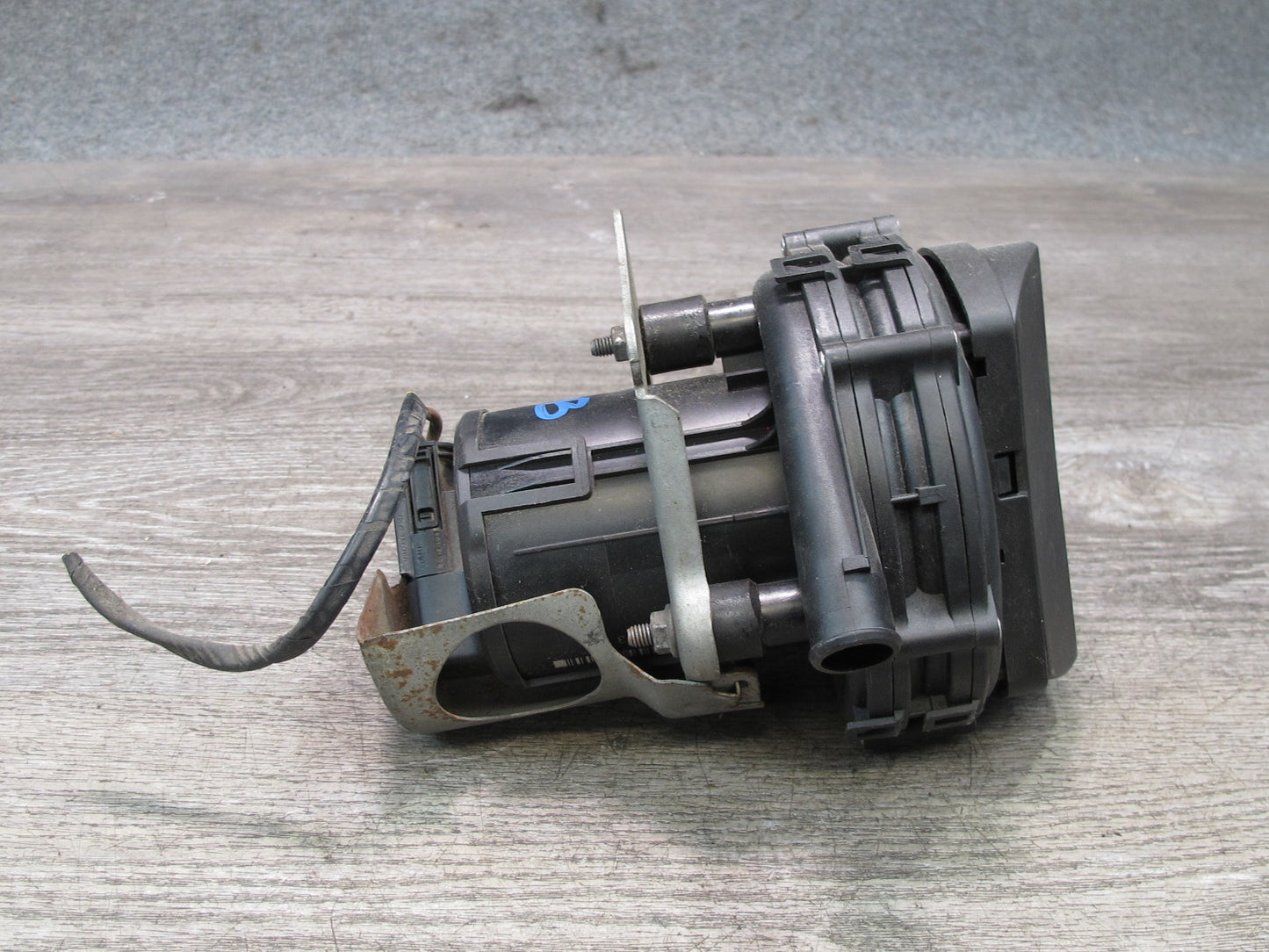 01-06 BMW E46 330ci Secondary Air Injection Smog Pump OEM