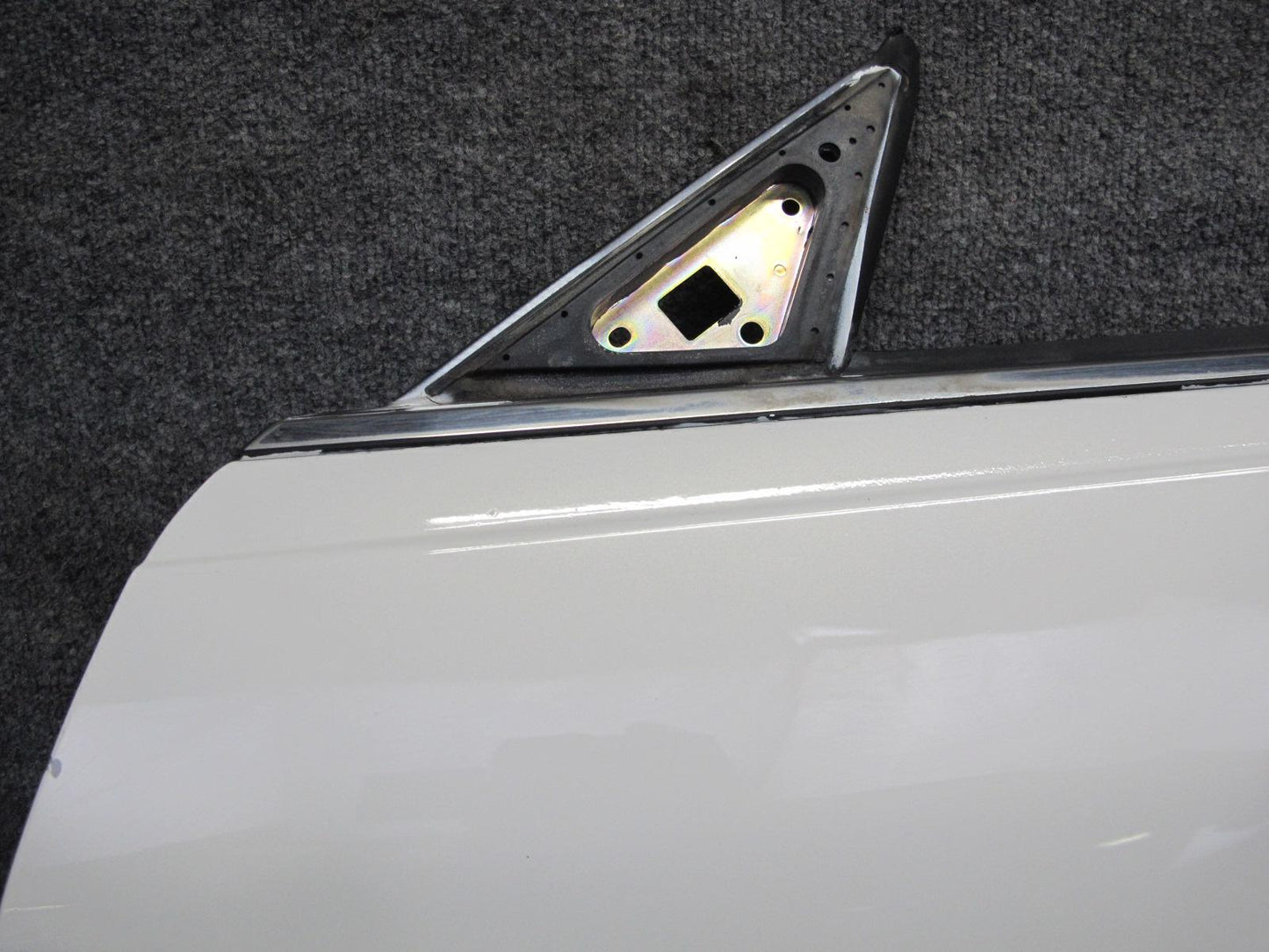 96-00 Toyota MARK2 JZX100 Tourer Front Left Door Shell Panel White Pearl 37k OEM