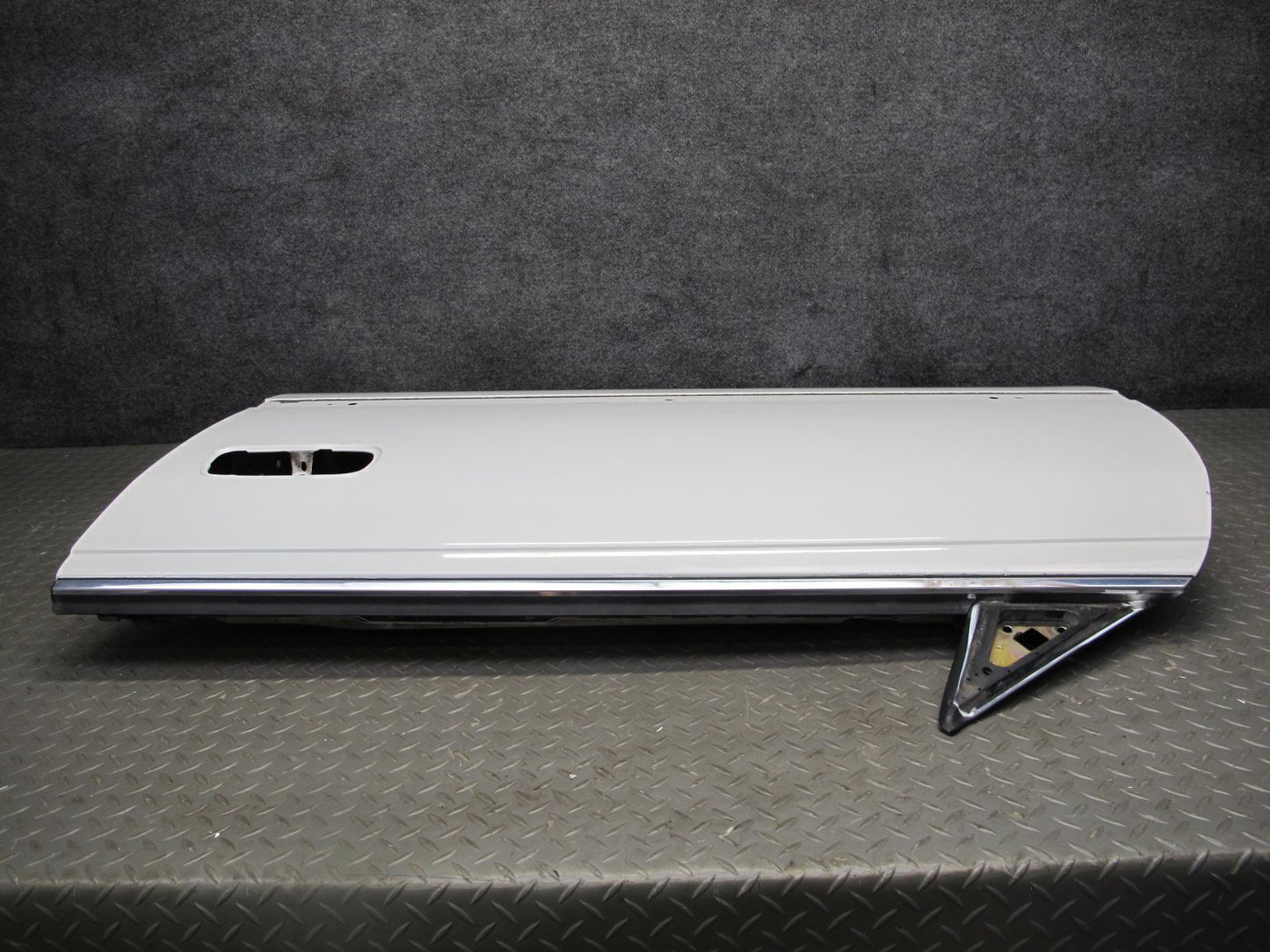 96-00 Toyota MARK2 JZX100 Tourer Front Left Door Shell Panel White Pearl 37k OEM