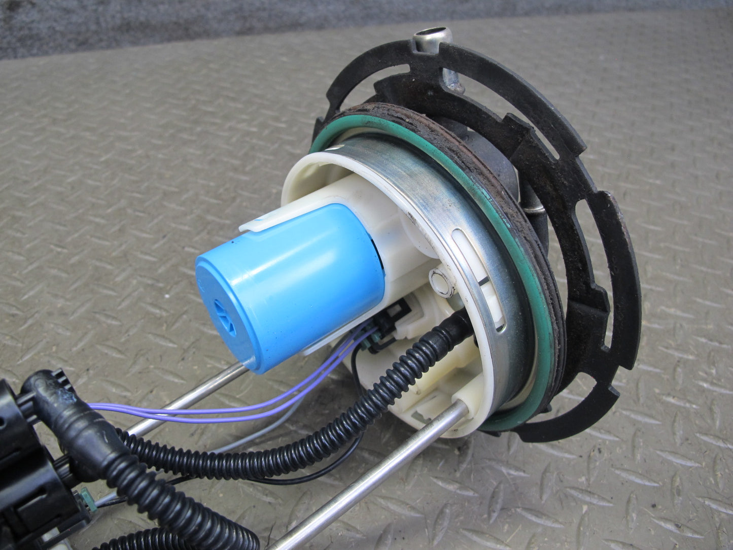 2004 Hummer H2 Fuel Pump Level Sensor Sending Unit Assembly