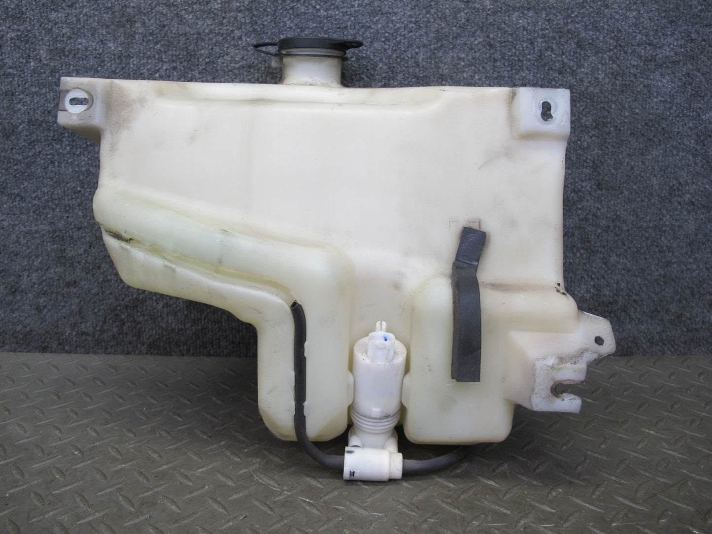 2003-2007 Hummer H2 Front Windshield Wiper Washer Reservoir Tank Bottle