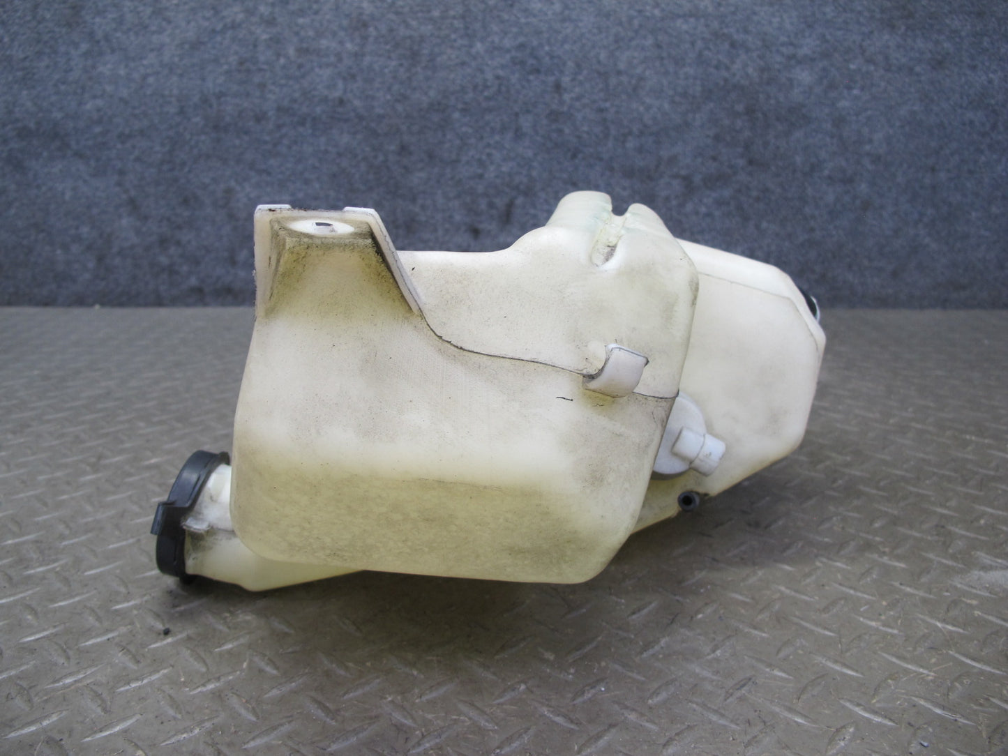 2003-2007 Hummer H2 Front Windshield Wiper Washer Reservoir Tank Bottle