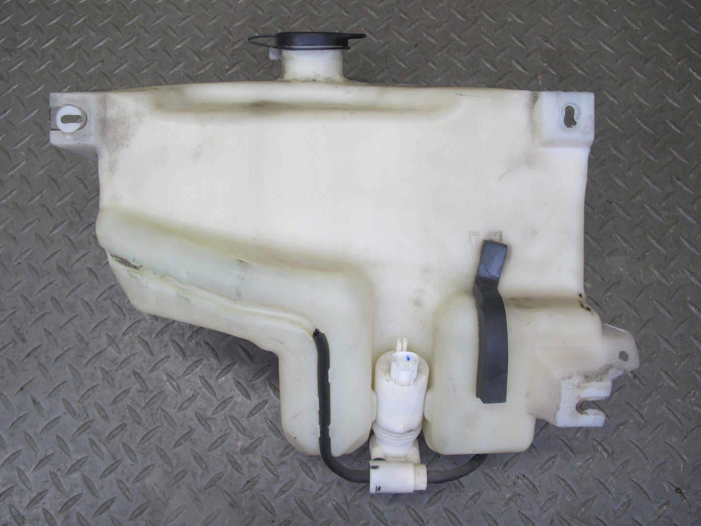 2003-2007 Hummer H2 Front Windshield Wiper Washer Reservoir Tank Bottle