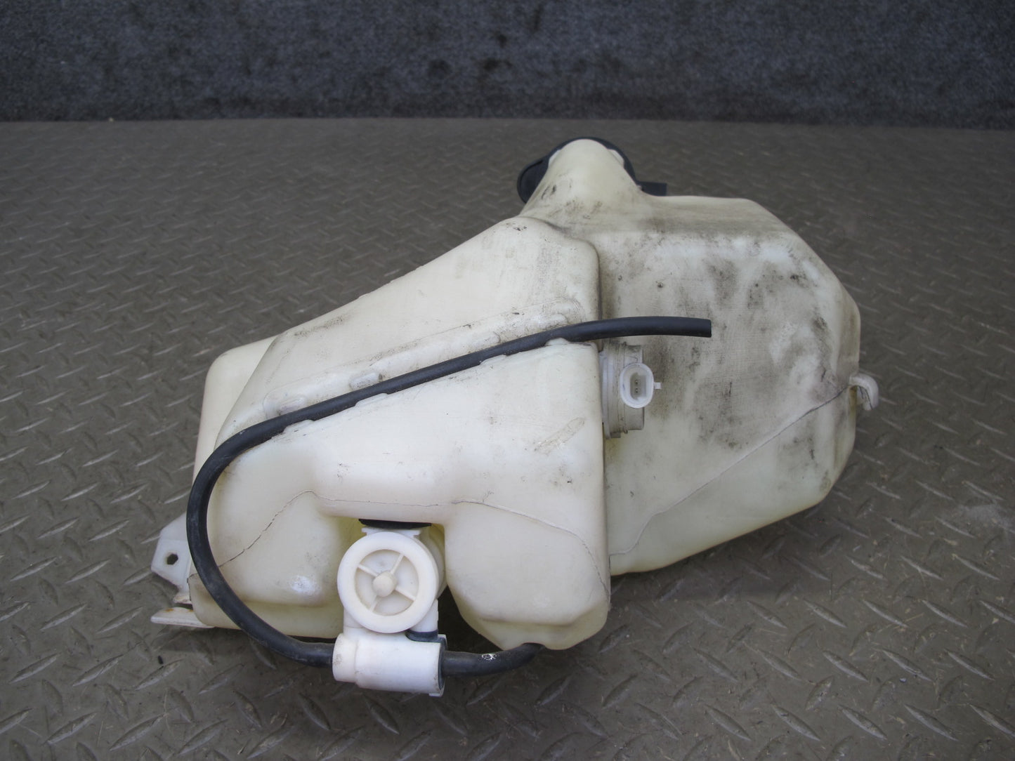 2003-2007 Hummer H2 Front Windshield Wiper Washer Reservoir Tank Bottle