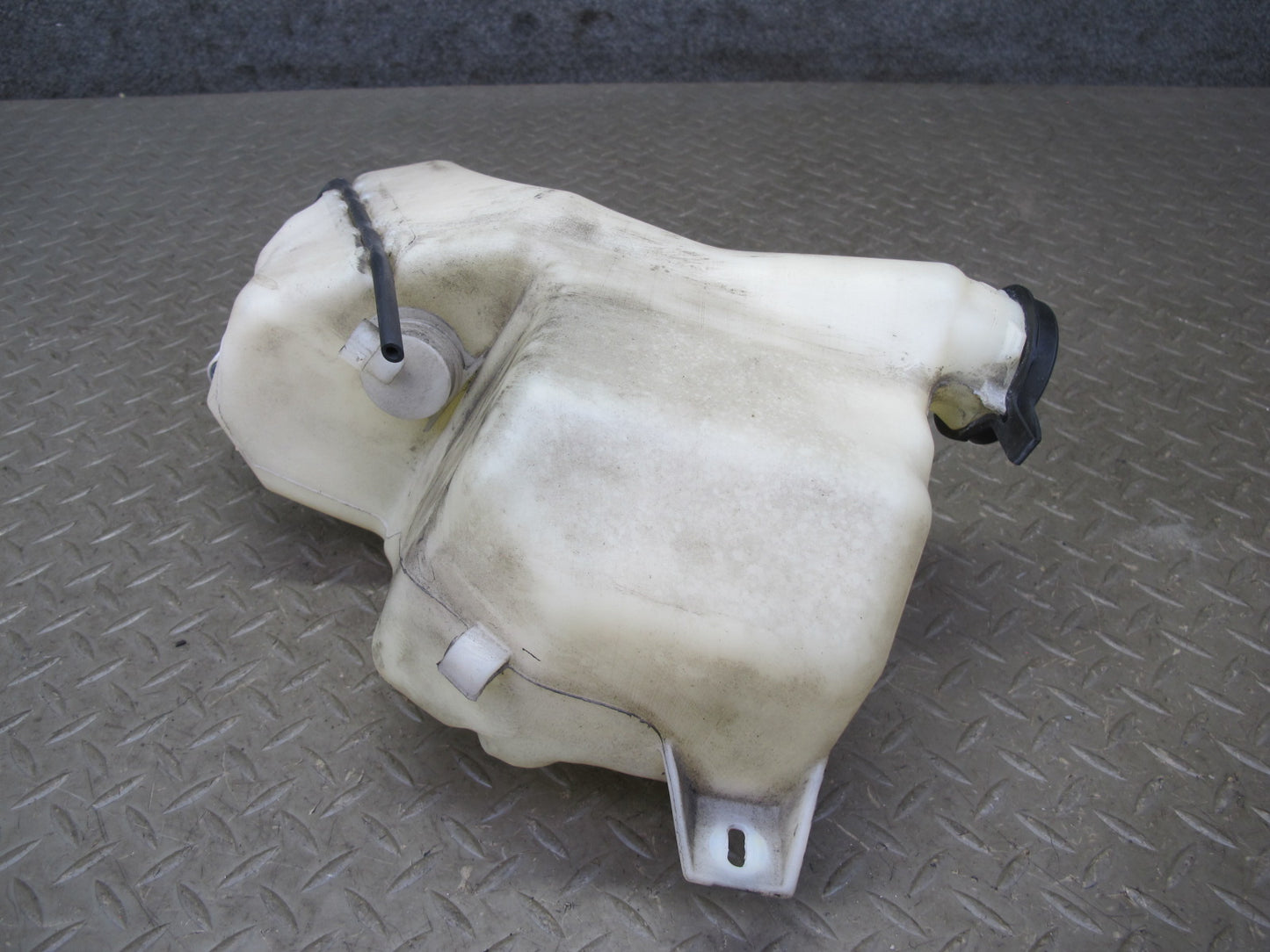 2003-2007 Hummer H2 Front Windshield Wiper Washer Reservoir Tank Bottle