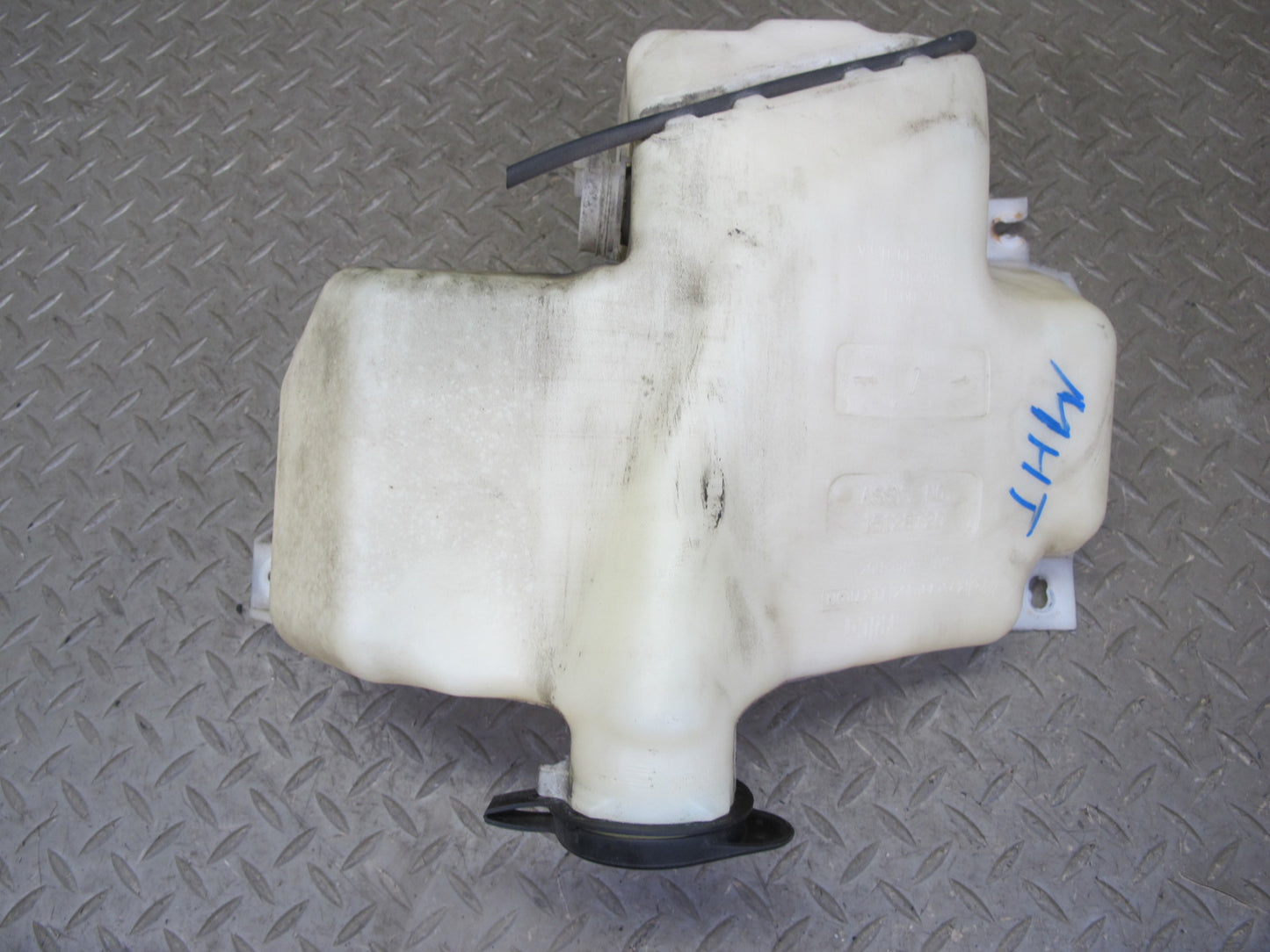 2003-2007 Hummer H2 Front Windshield Wiper Washer Reservoir Tank Bottle