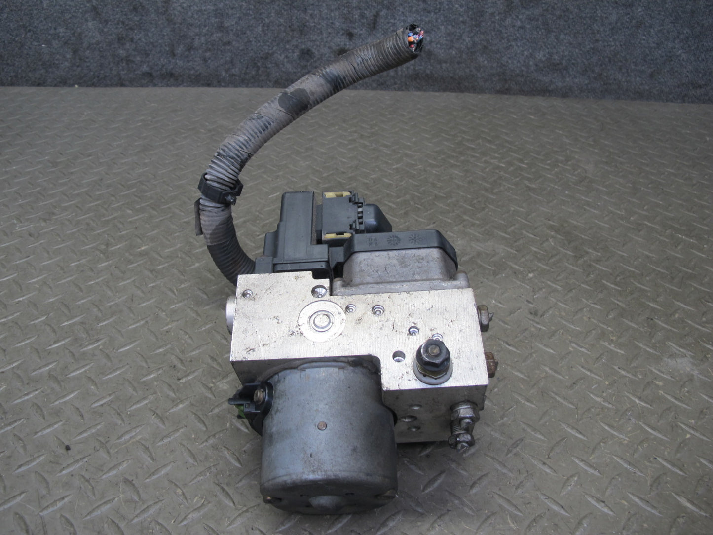 2003-2007 Hummer H2 ABS Anti Lock Brake Actuator Pump Motor Unit Module