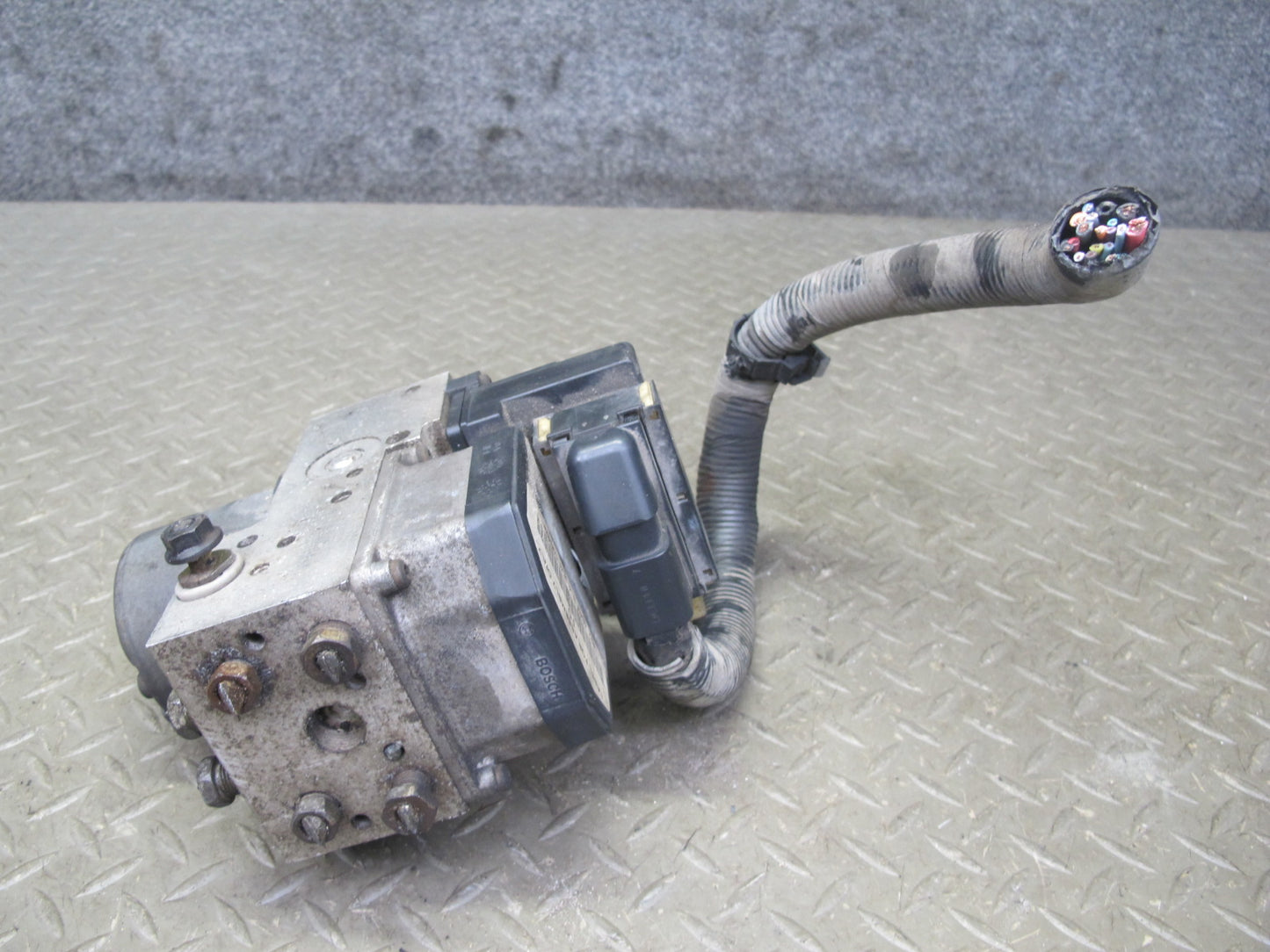 2003-2007 Hummer H2 ABS Anti Lock Brake Actuator Pump Motor Unit Module