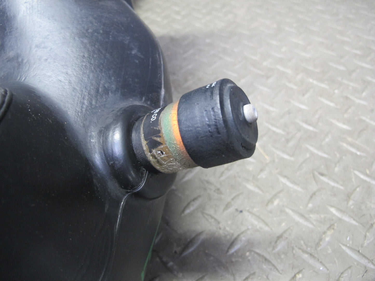 2003-2007 Hummer H2 6.0L Air Intake Cleaner Box Resonator Tube Pipe 15059739