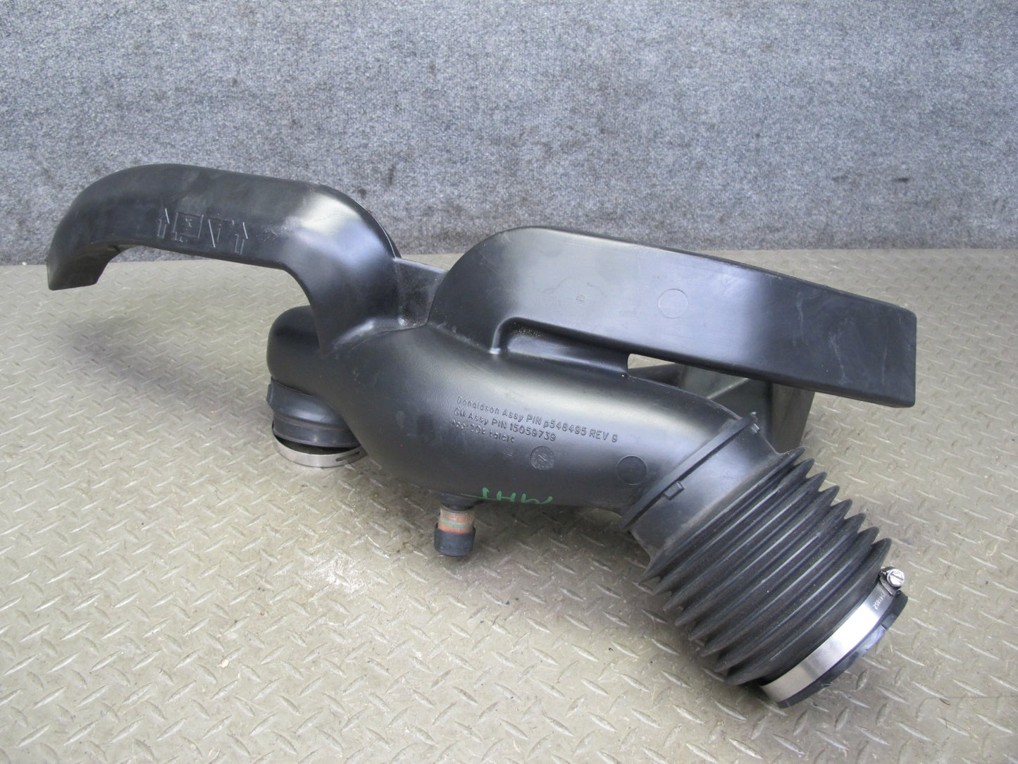 2003-2007 Hummer H2 6.0L Air Intake Cleaner Box Resonator Tube Pipe 15059739