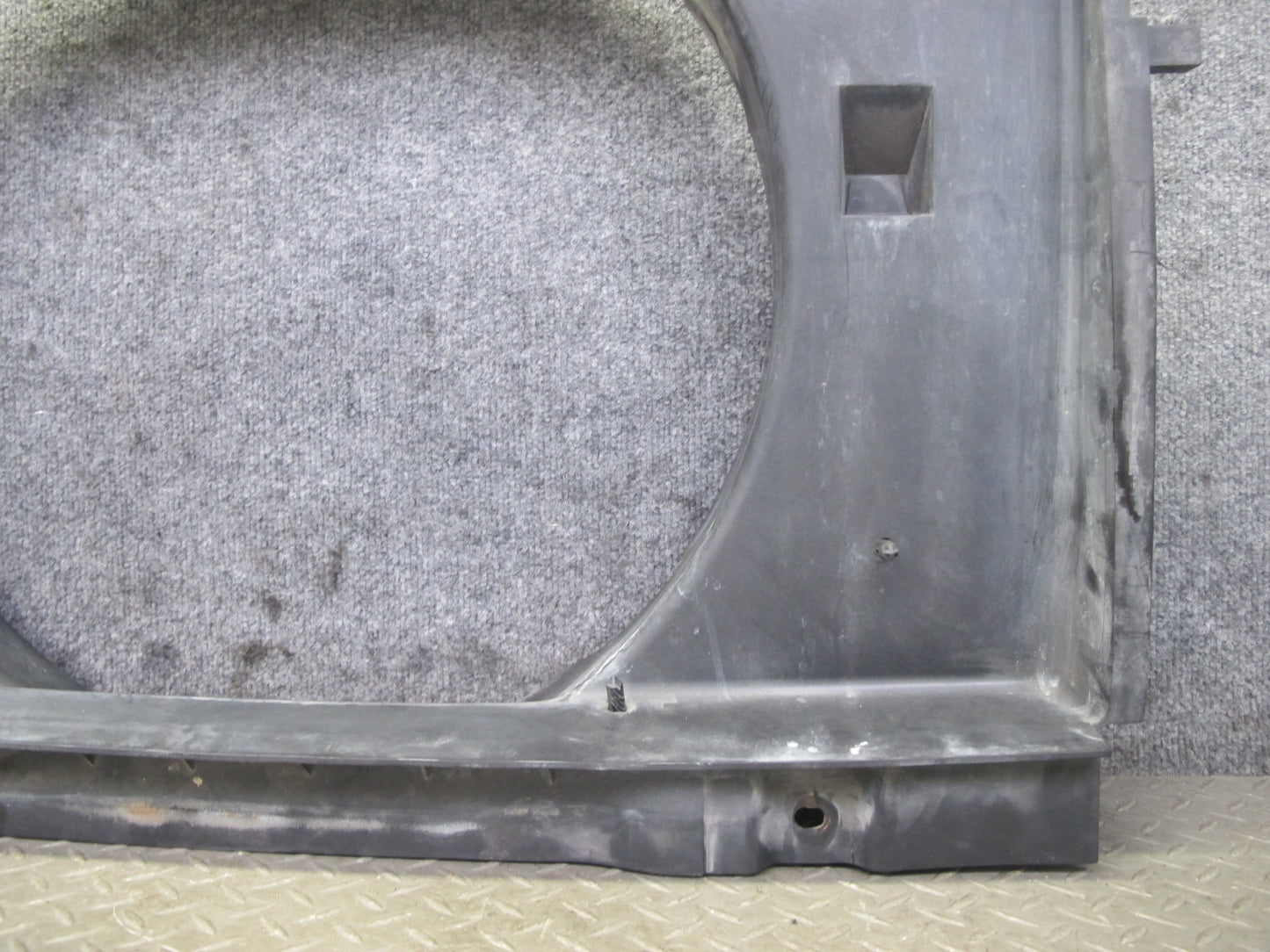 2003-2007 Hummer H2 6.0L Engine Motor Coolant Radiator Fan Shroud