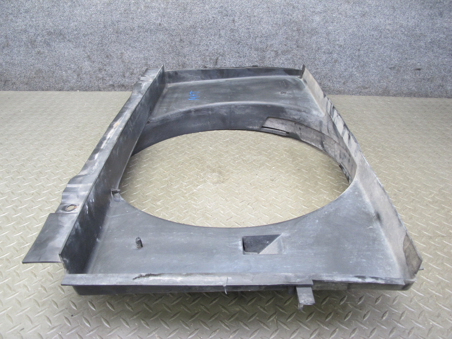 2003-2007 Hummer H2 6.0L Engine Motor Coolant Radiator Fan Shroud