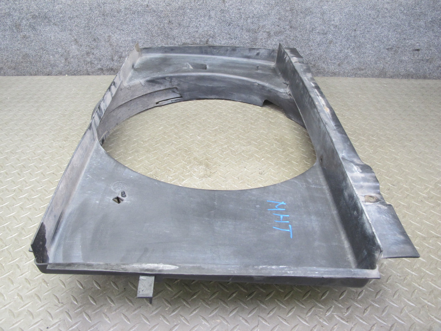 2003-2007 Hummer H2 6.0L Engine Motor Coolant Radiator Fan Shroud