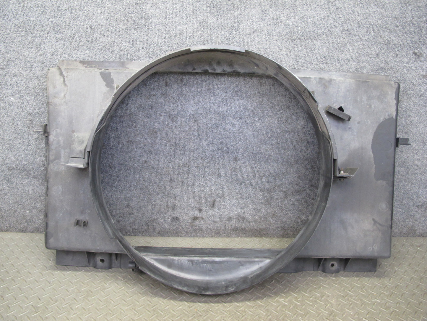 2003-2007 Hummer H2 6.0L Engine Motor Coolant Radiator Fan Shroud