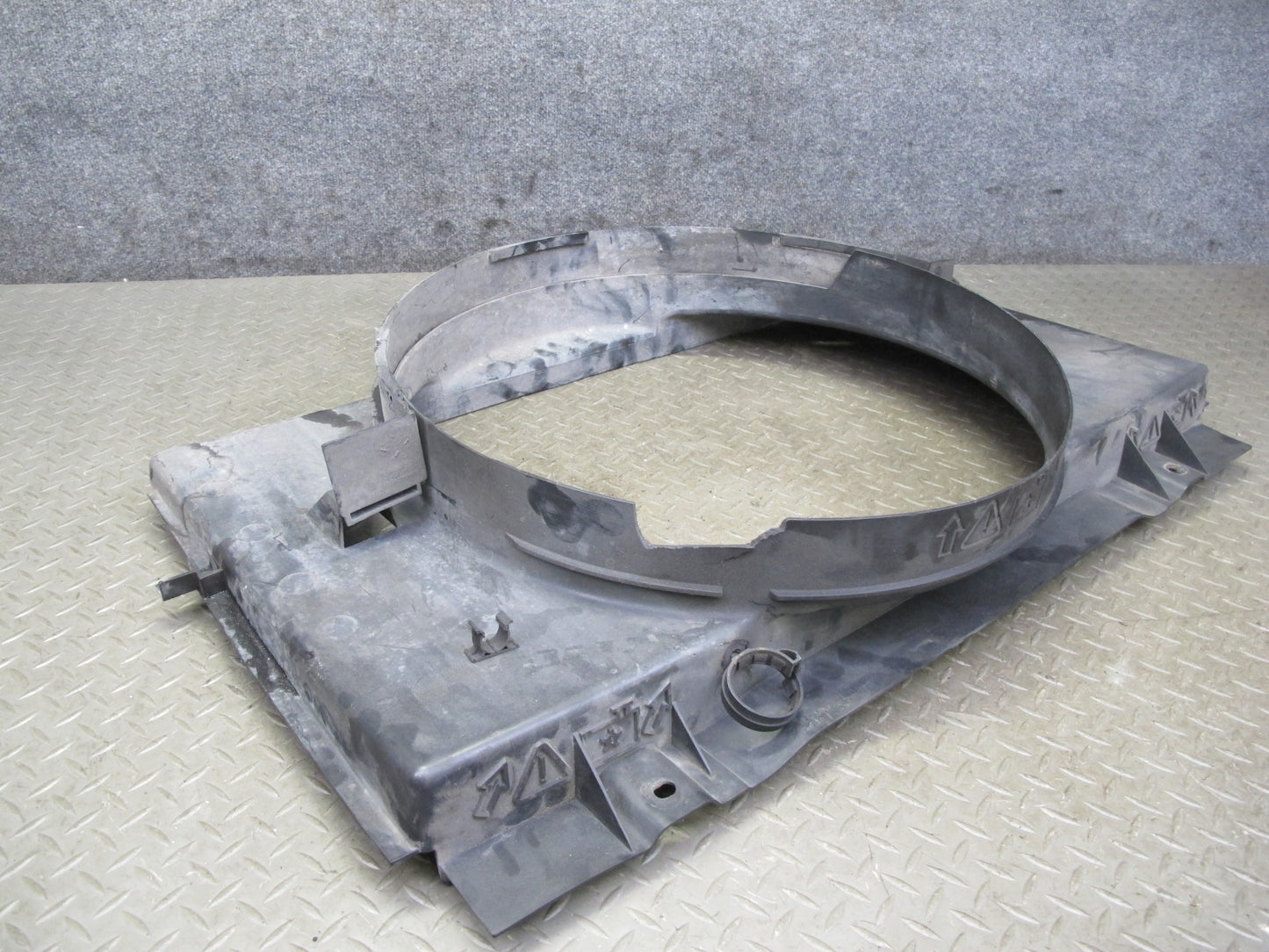 2003-2007 Hummer H2 6.0L Engine Motor Coolant Radiator Fan Shroud