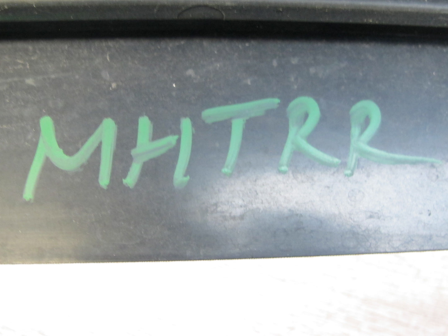 2003-2009 Hummer H2 Rear Right Side Tail Light Upper Vent Grille Trim Applique