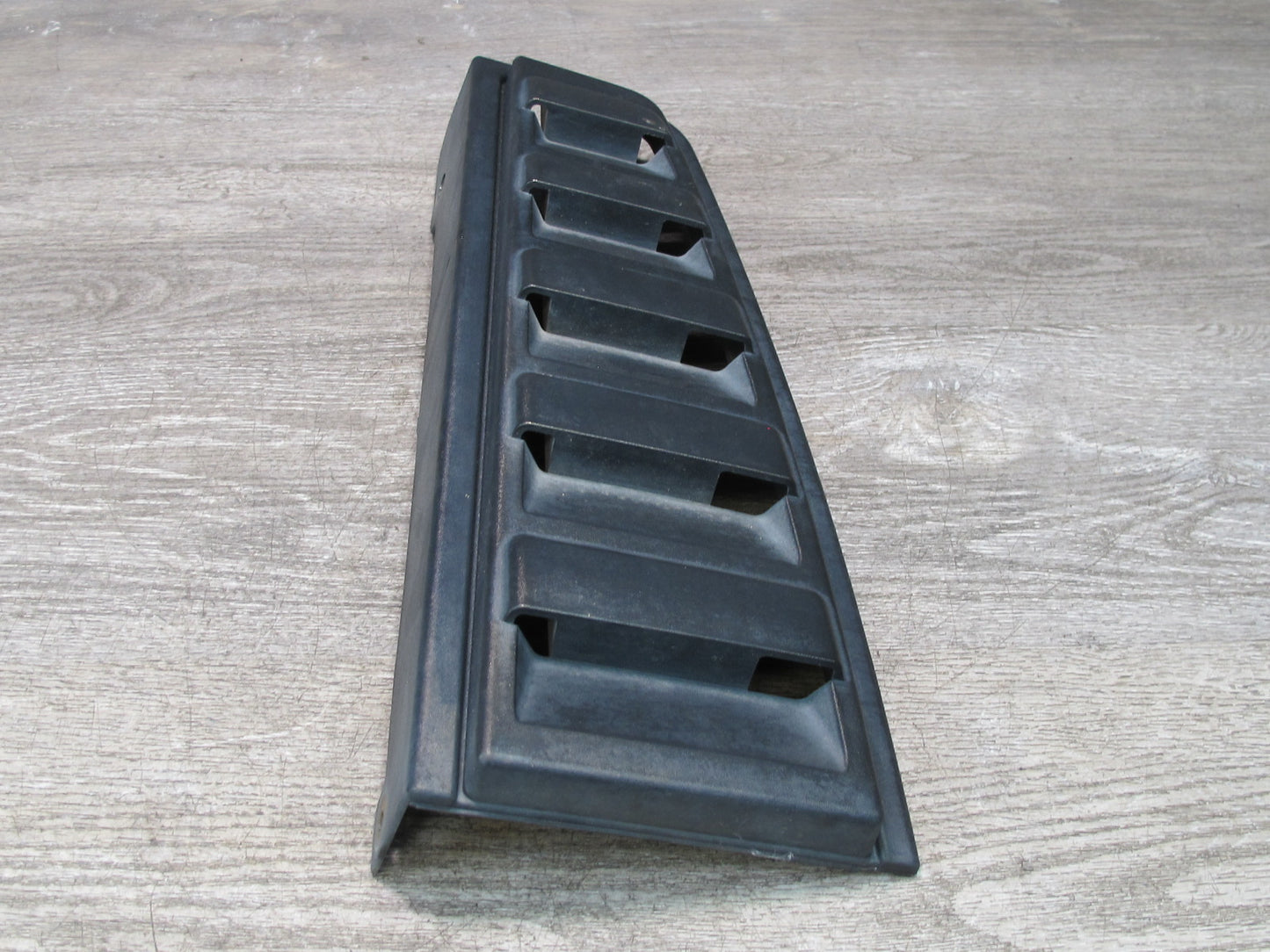 2003-2009 Hummer H2 Rear Right Side Tail Light Upper Vent Grille Trim Applique