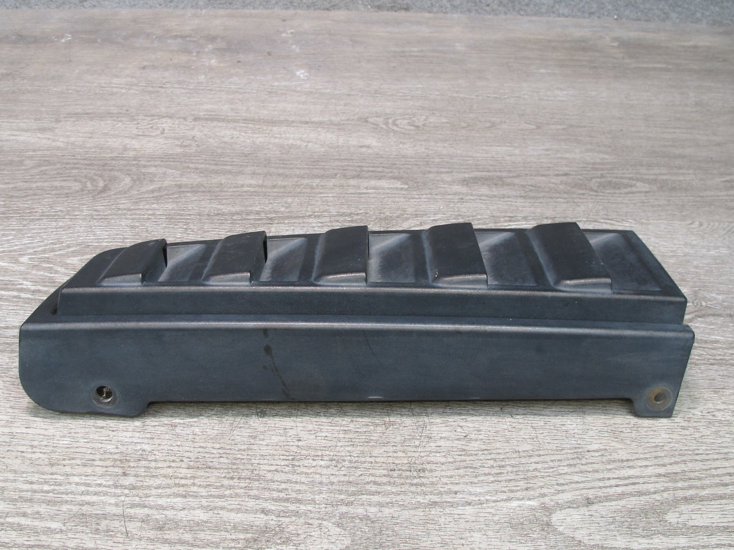 2003-2009 Hummer H2 Rear Right Side Tail Light Upper Vent Grille Trim Applique