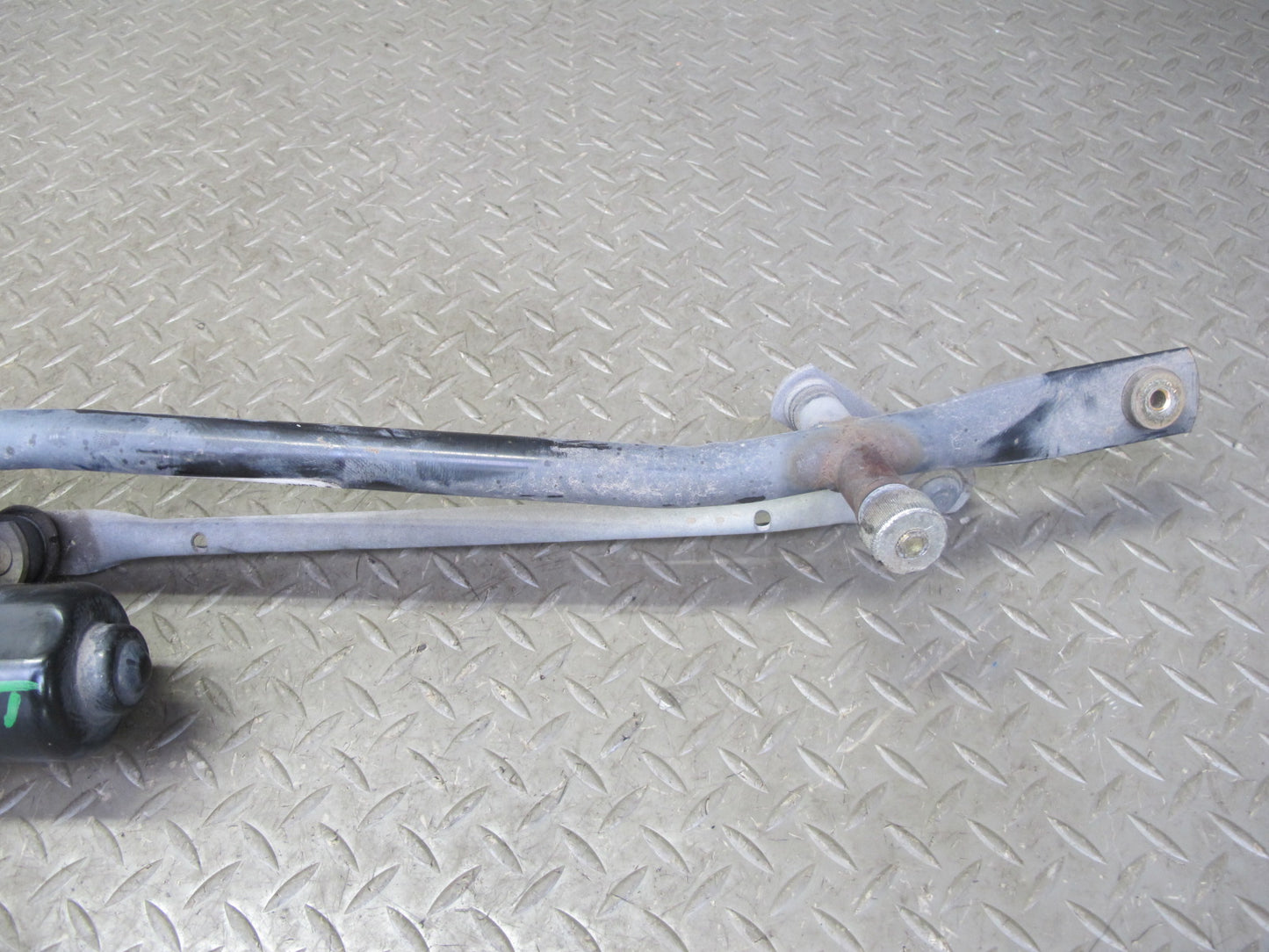 2003-2007 Hummer H2 Windshield Wiper Transmission Linkage W/ Motor