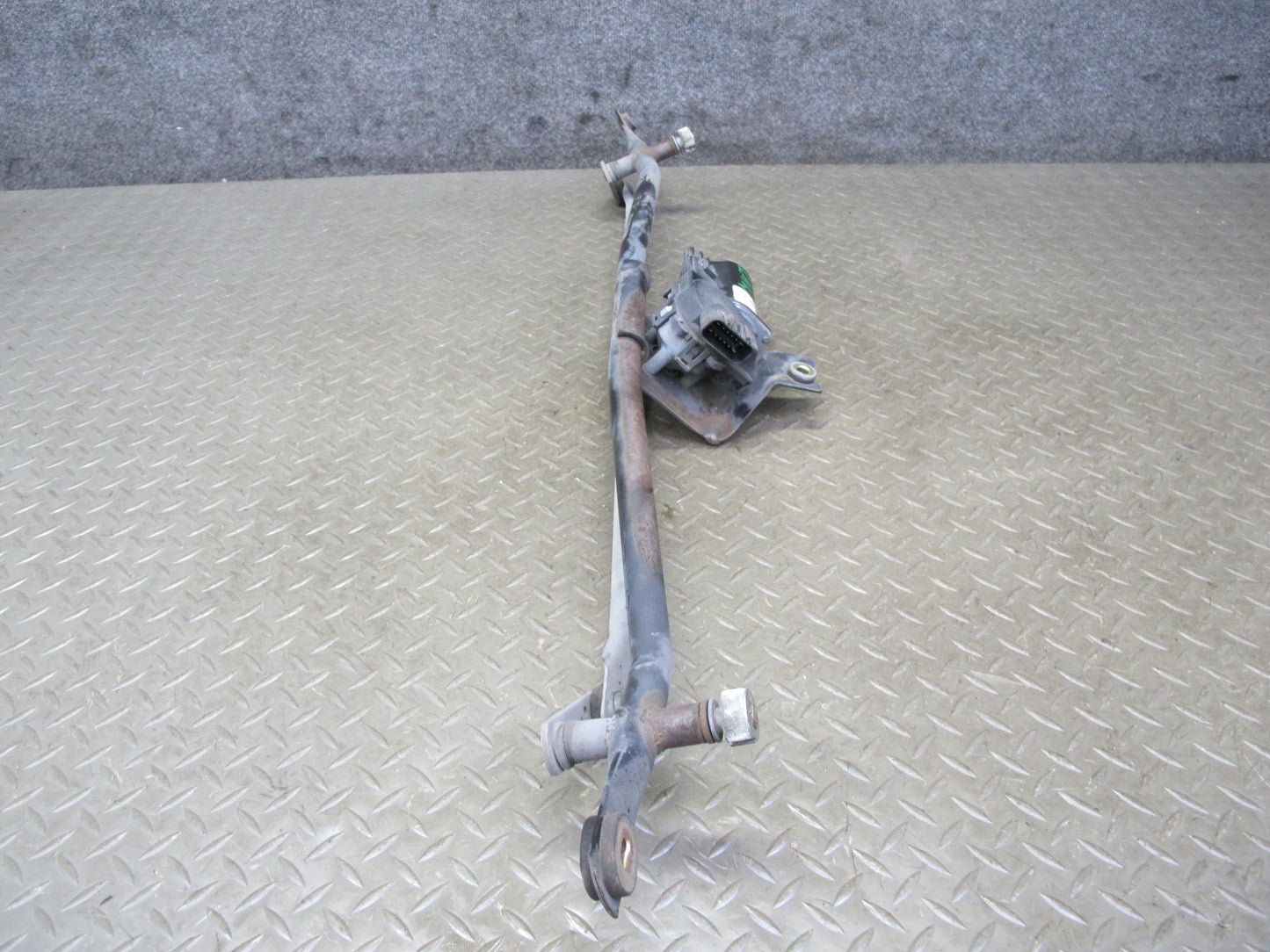 2003-2007 Hummer H2 Windshield Wiper Transmission Linkage W/ Motor