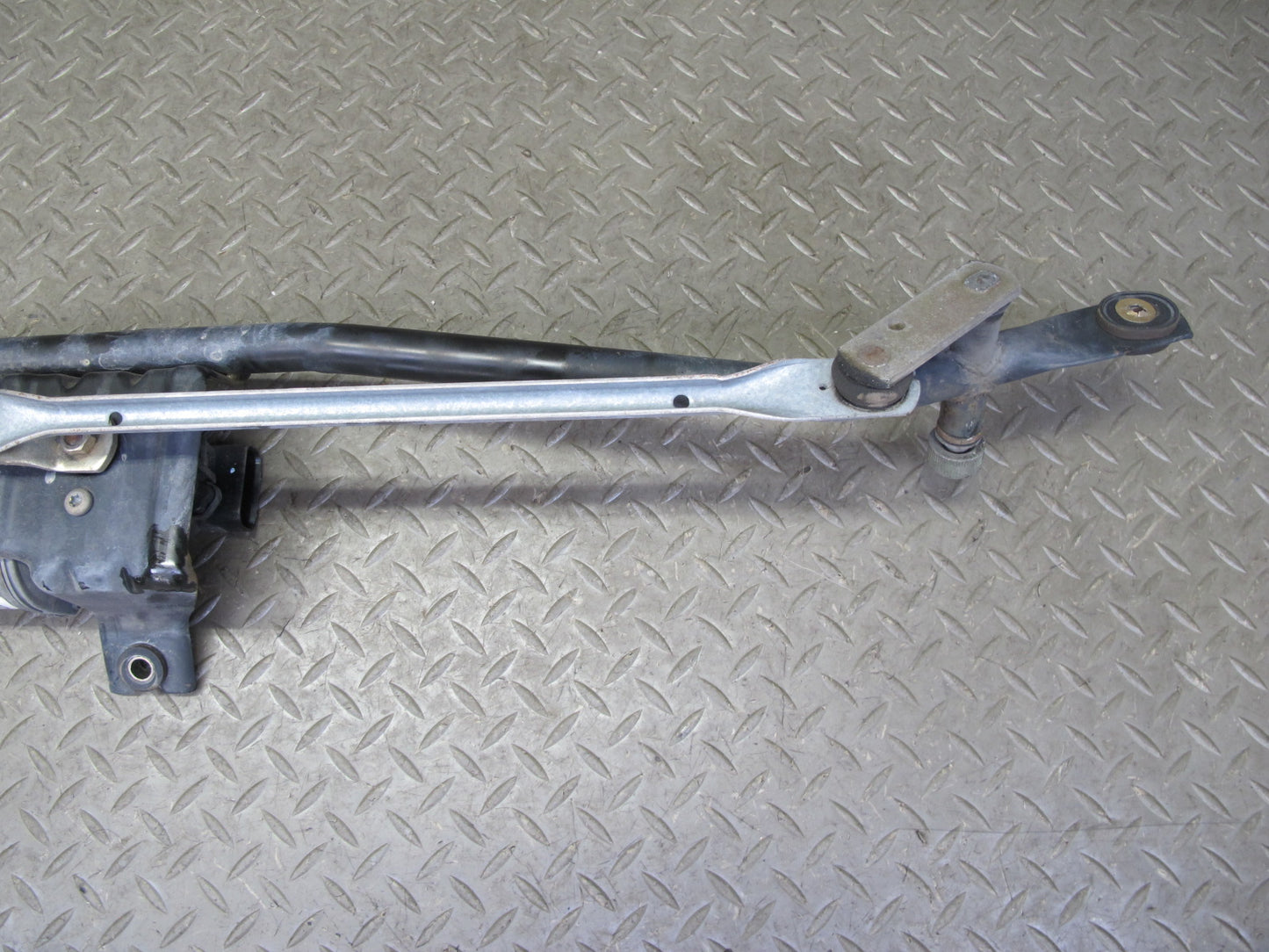 2003-2007 Hummer H2 Windshield Wiper Transmission Linkage W/ Motor