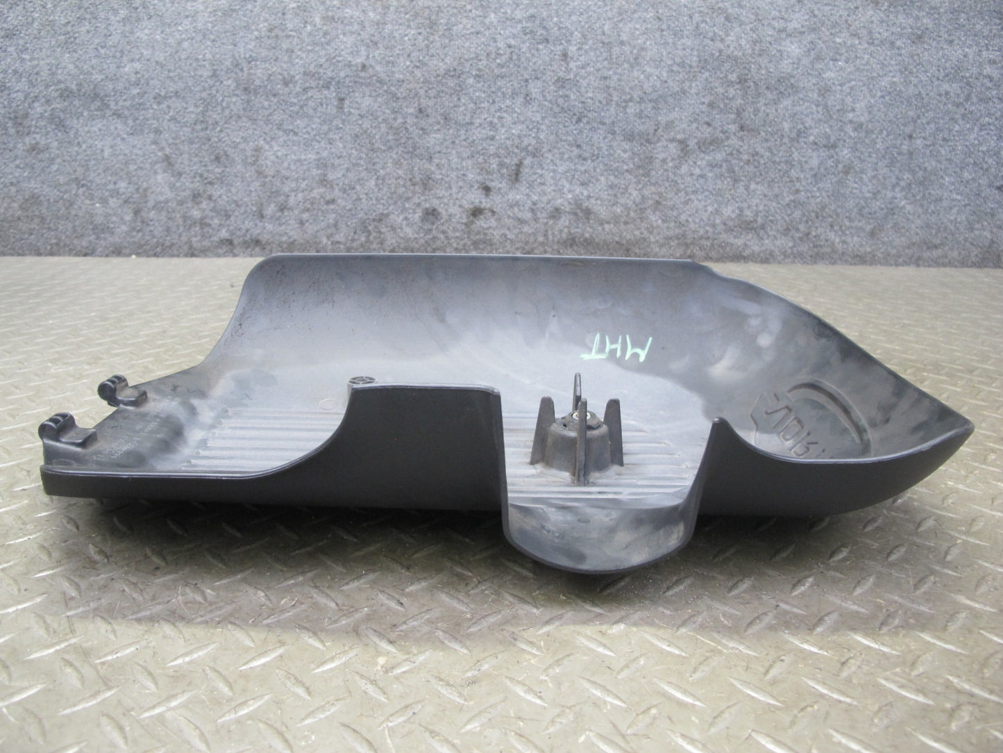 2003-2007 Hummer H2 6.2L V8 Front Engine Motor Shield Plastic Cover Panel Trim