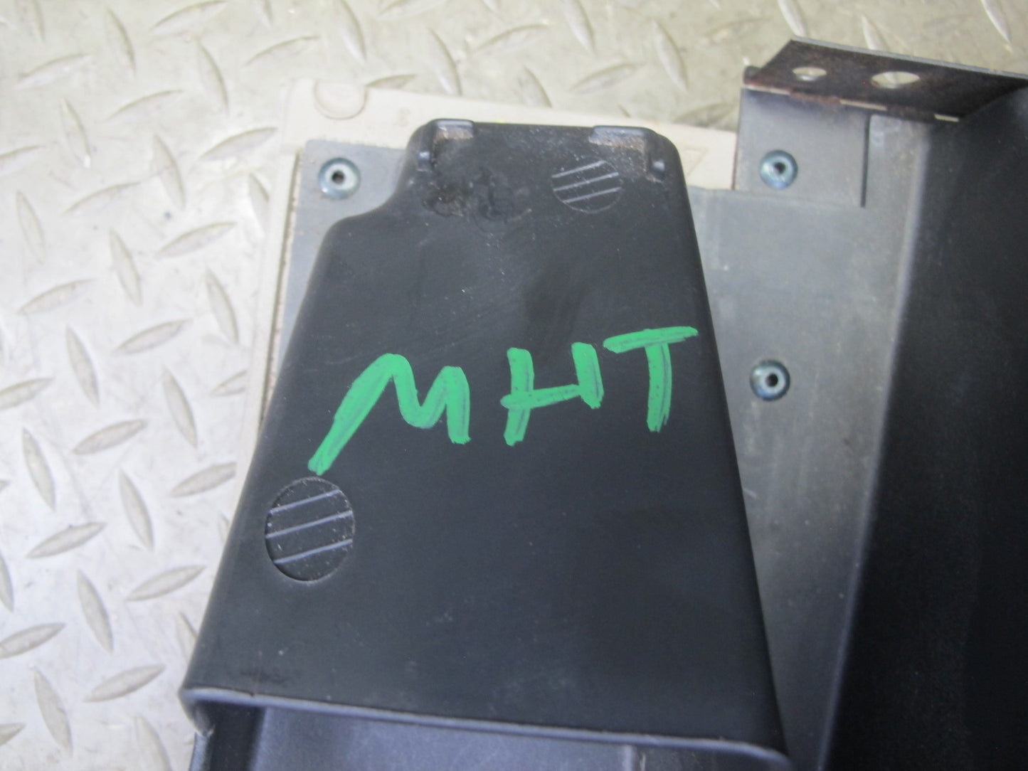 2003-2004 Hummer H2 Front Right Passenger Dash Glove Box Compartment Storage