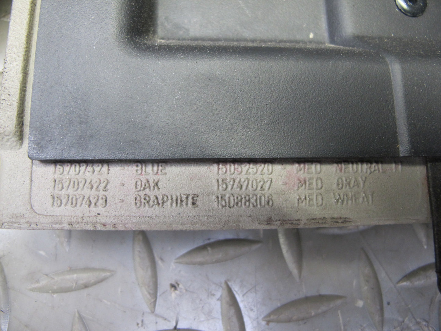 2003-2004 Hummer H2 Front Right Passenger Dash Glove Box Compartment Storage