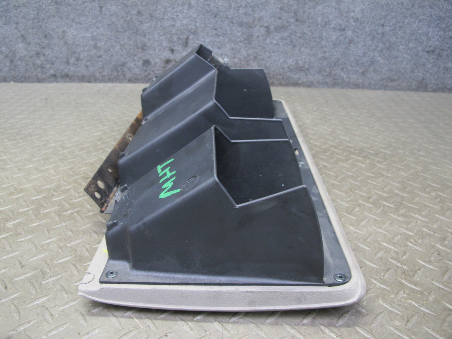 2003-2004 Hummer H2 Front Right Passenger Dash Glove Box Compartment Storage