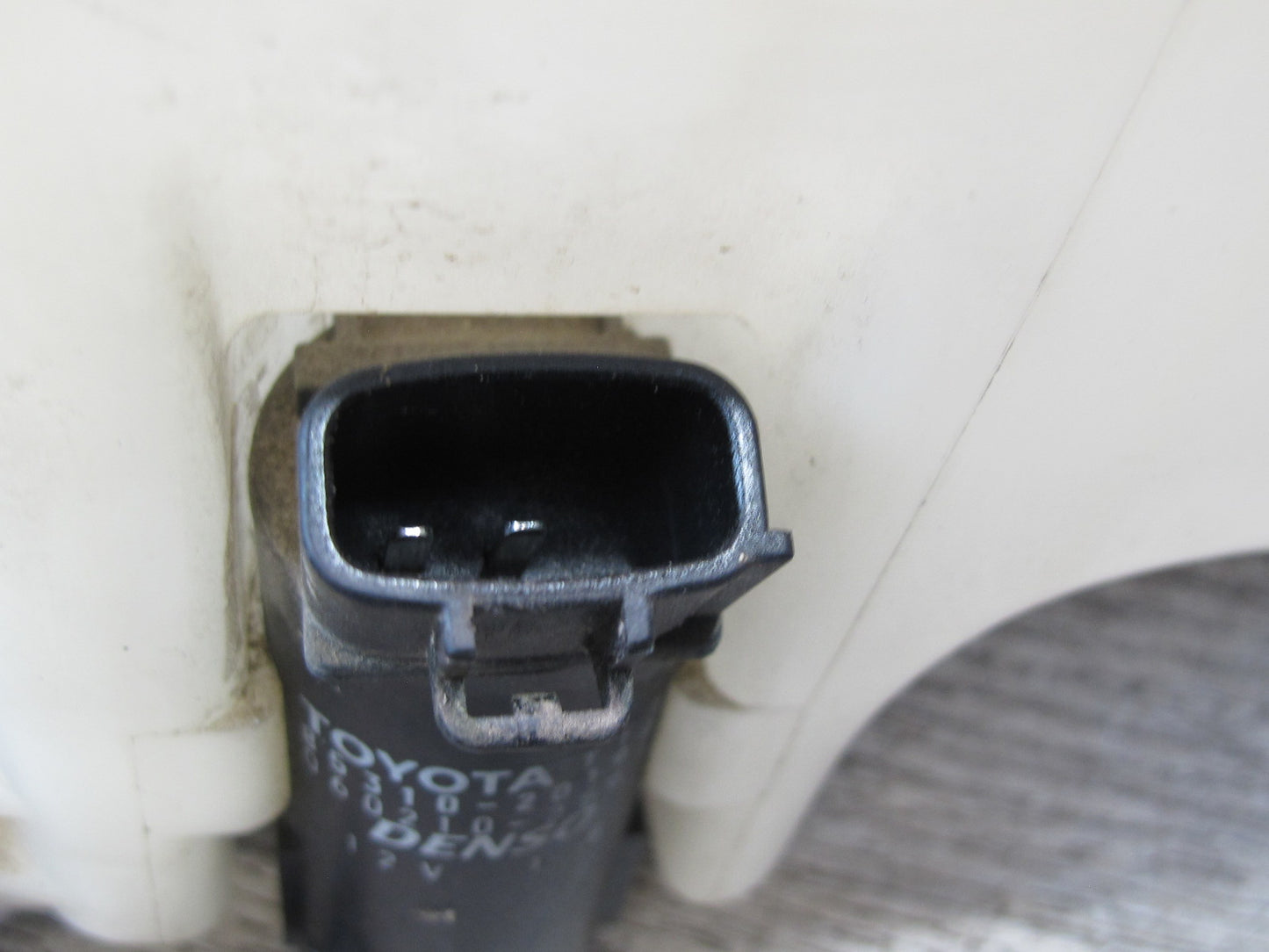 95-97 Toyota Celsior Secondary Windshield Washer Fluid Reservoir Tank w Pump OEM