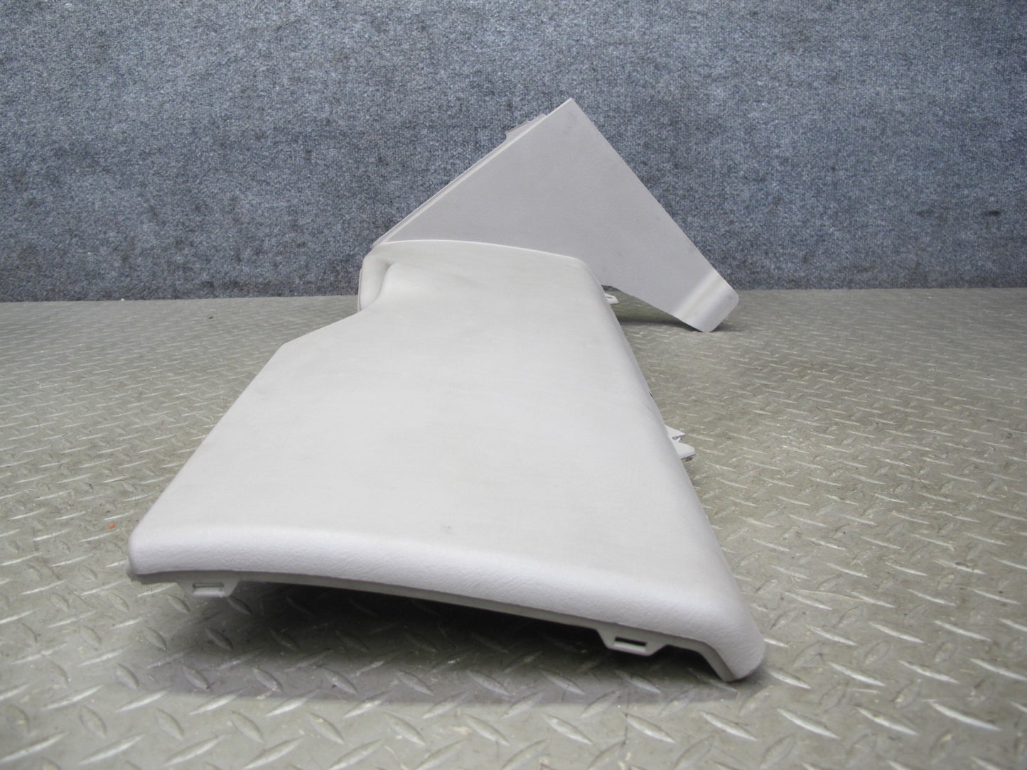 2003-2007 Hummer H2 Dash Front Left Lower Knee Trim Cover Panel 15058424