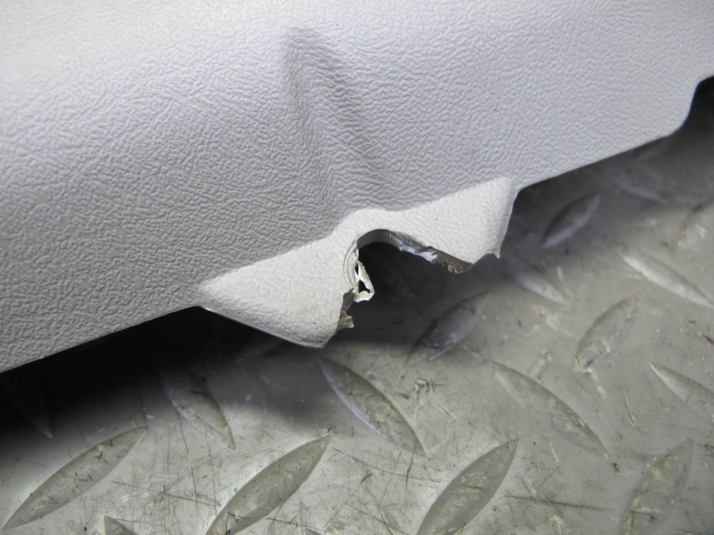 2003-2007 Hummer H2 Dash Front Left Lower Knee Trim Cover Panel 15058424