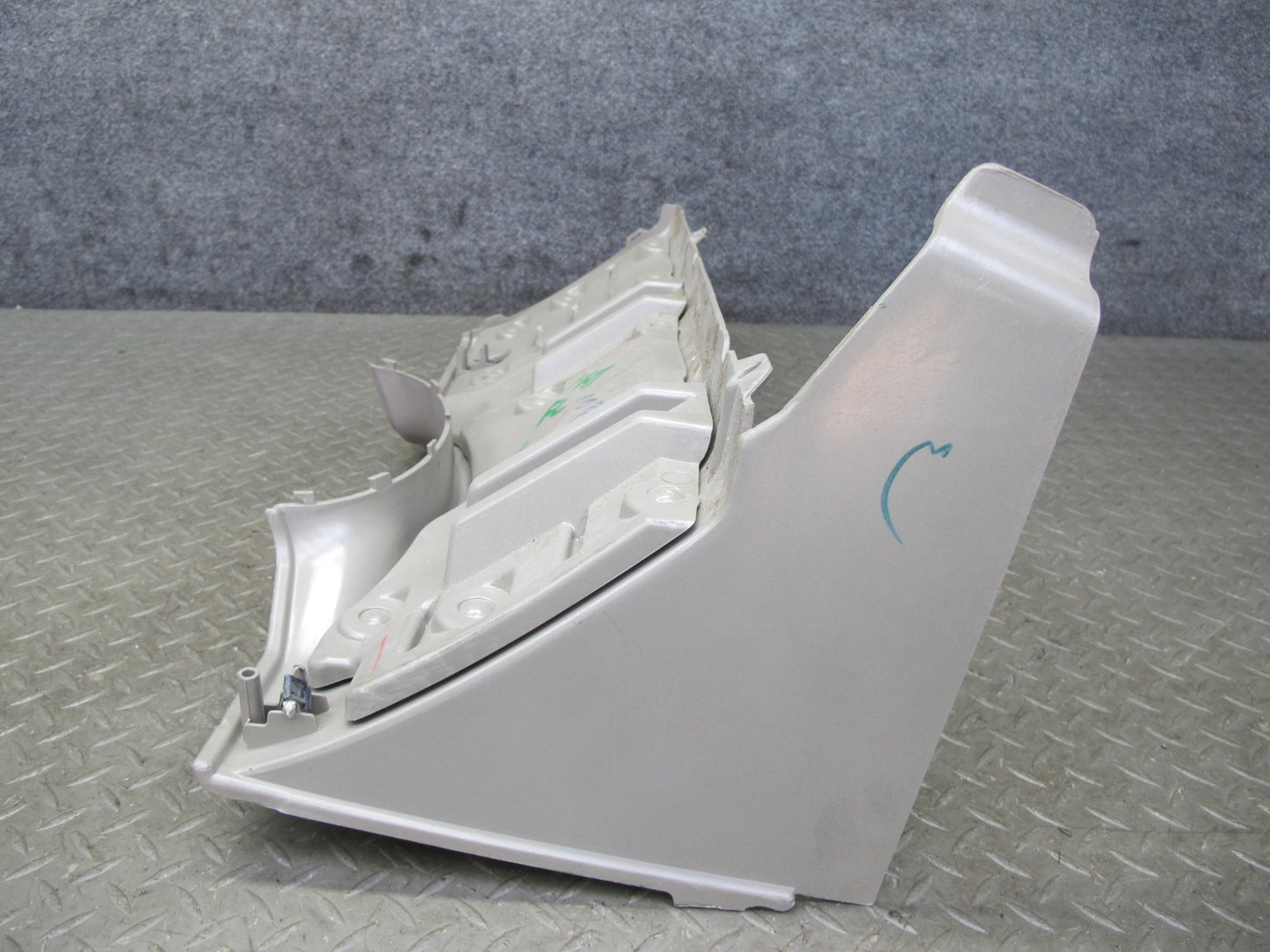 2003-2007 Hummer H2 Dash Front Left Lower Knee Trim Cover Panel 15058424