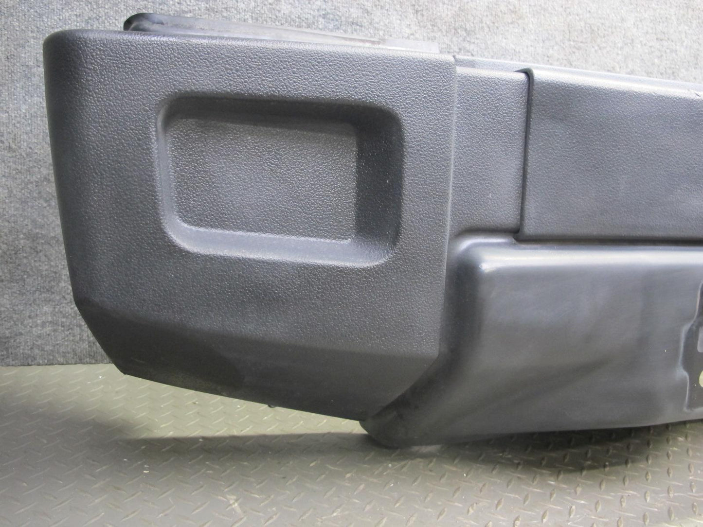 2003-2005 Hummer H2 Rear Bumper Panel Cover Assembly