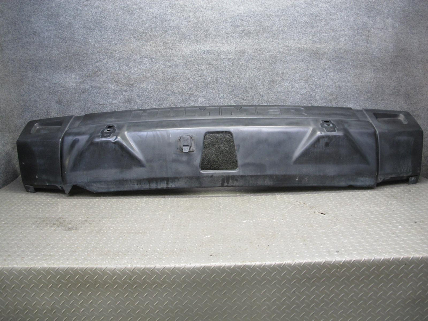 2003-2005 Hummer H2 Rear Bumper Panel Cover Assembly