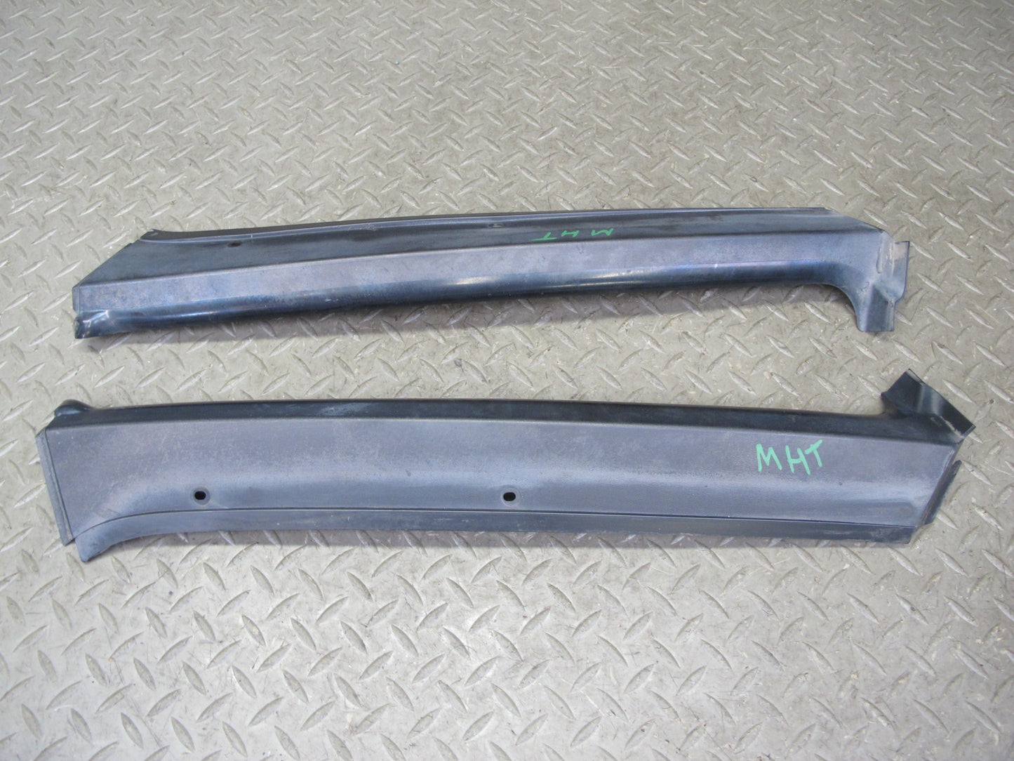 2003-2007 Hummer H2 Front Left Right Windshield A Pillar Trim Molding Panel Set