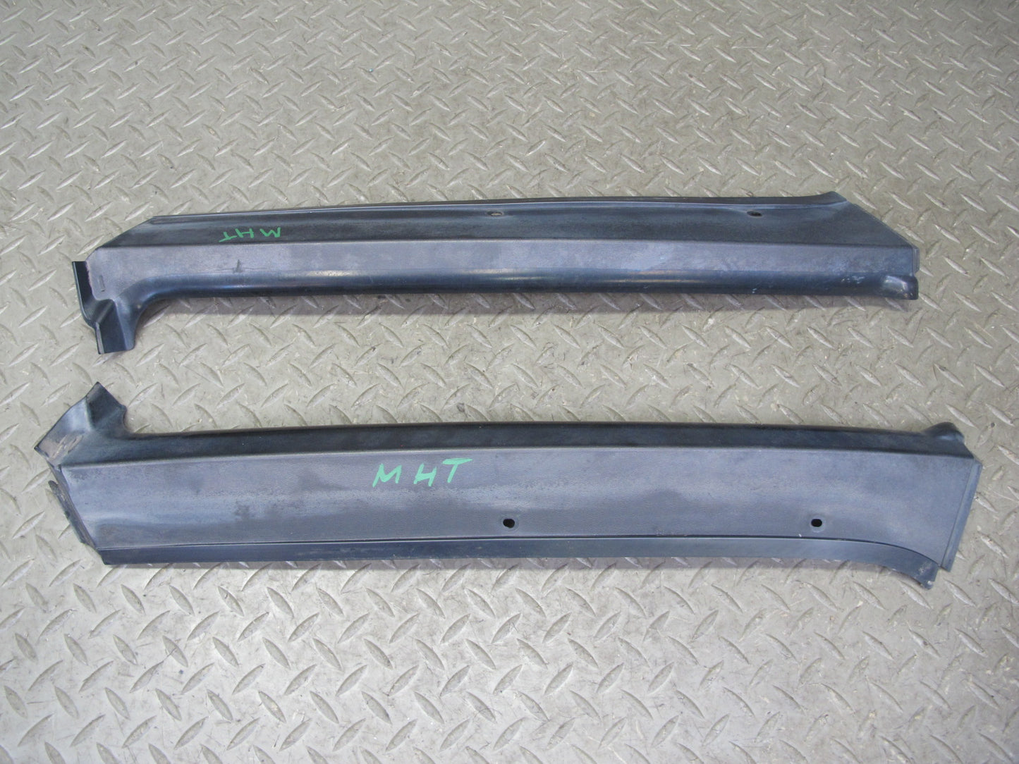 2003-2007 Hummer H2 Front Left Right Windshield A Pillar Trim Molding Panel Set