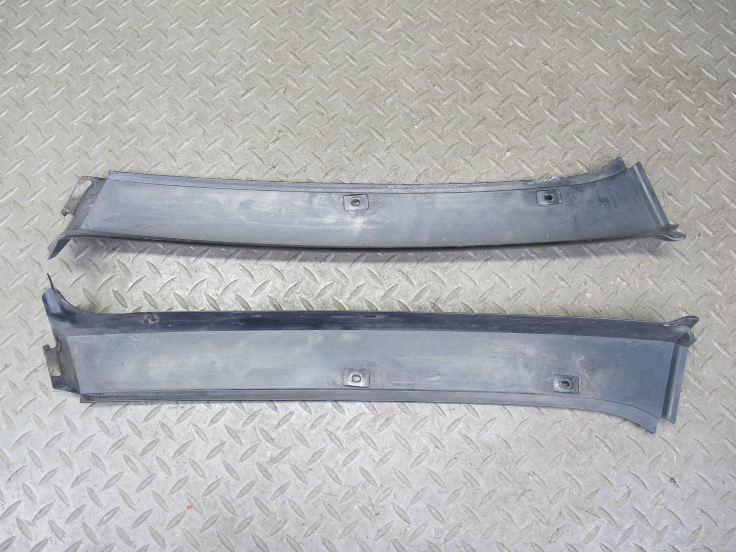 2003-2007 Hummer H2 Front Left Right Windshield A Pillar Trim Molding Panel Set