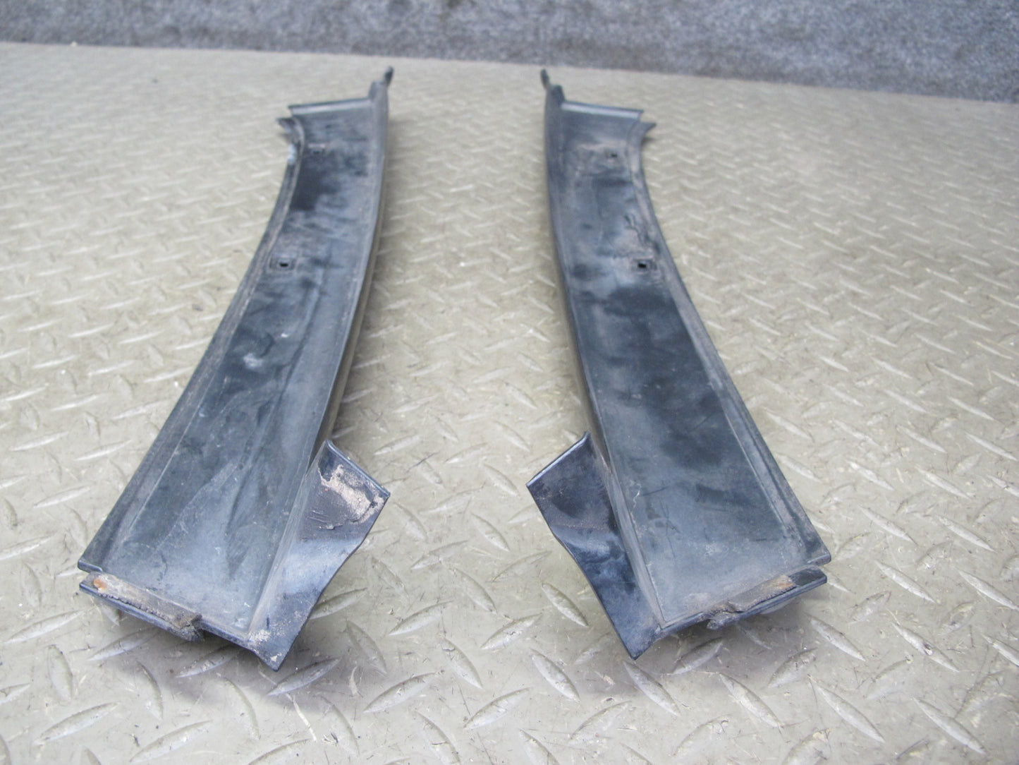 2003-2007 Hummer H2 Front Left Right Windshield A Pillar Trim Molding Panel Set