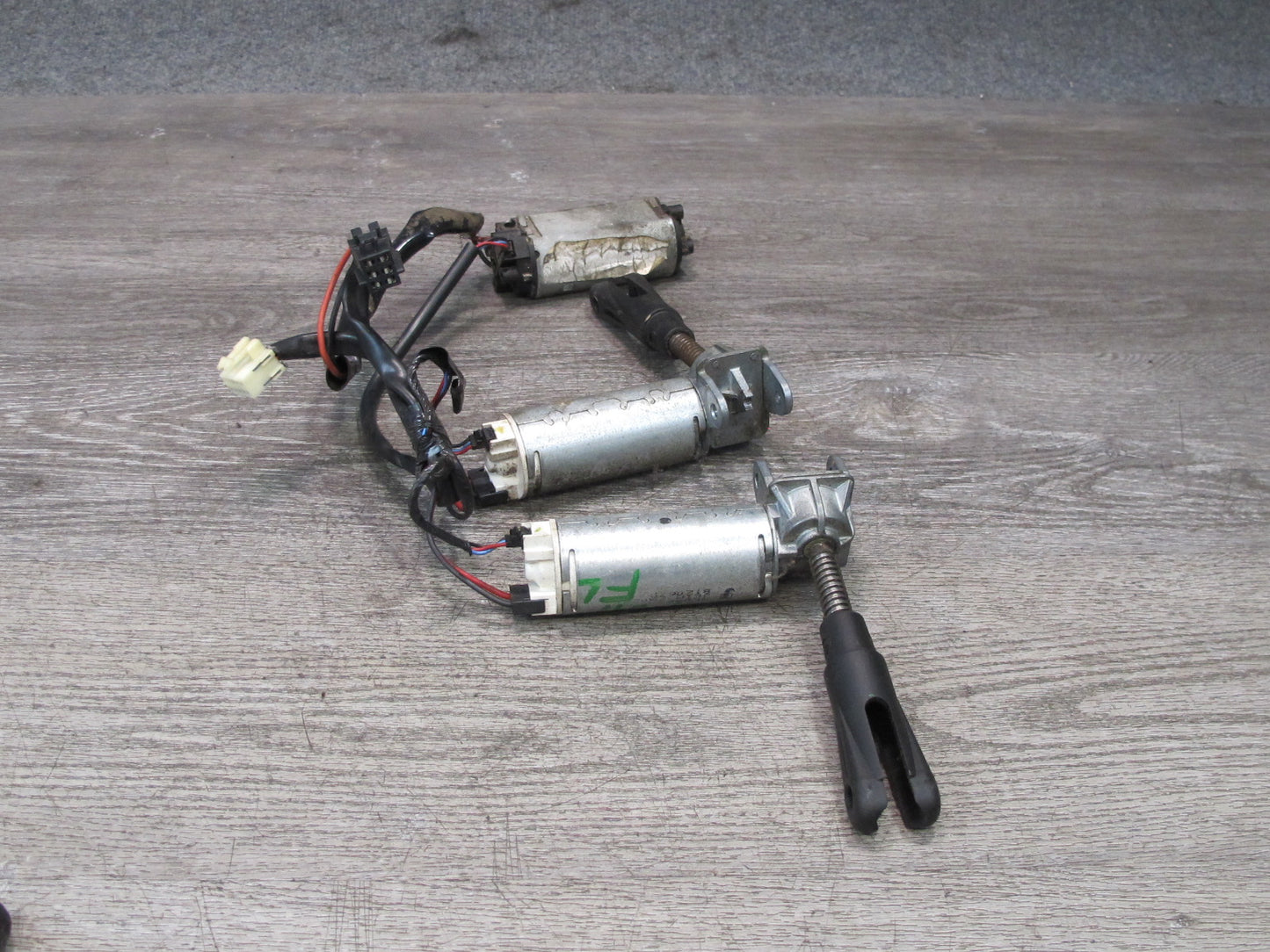 2003-2007 Hummer H2 Front Left Driver Side Seat Lower Frame Lumbar Motors Set