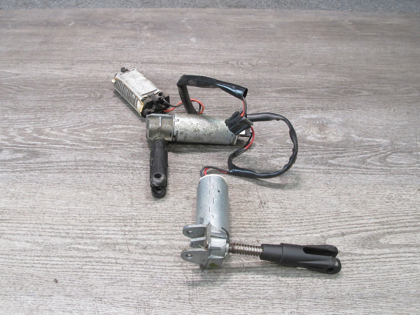 2003-2007 Hummer H2 Front Right Pass Side Seat Lower Frame Lumbar Motors Set